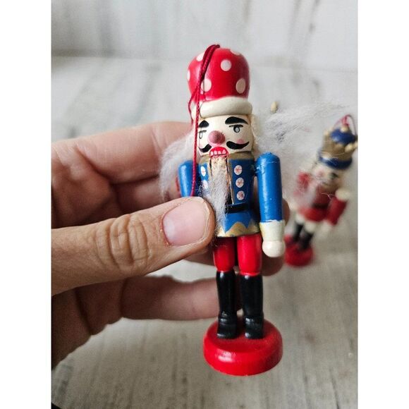 Vintage nutcracker ornament soldier set red green - Picture 6 of 11
